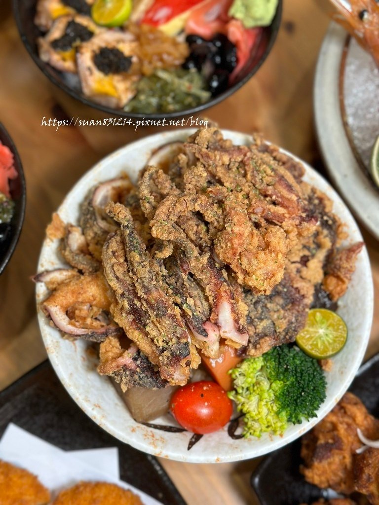 《高雄食記》全心丼飯專賣店｜超浮誇平價海鮮丼飯｜吃過一定會二