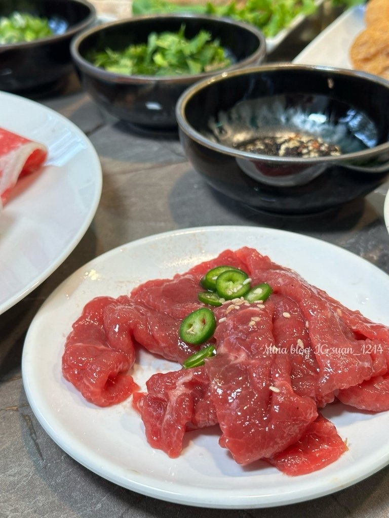 《台北食記》九寨十鍋 x 正宗川味火鍋｜貼心撥蝦桌邊服務🦐T