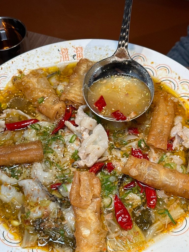 《桃園食記》溜溜酸菜魚專賣店｜高雄最夯酸菜魚｜北部首店在中壢