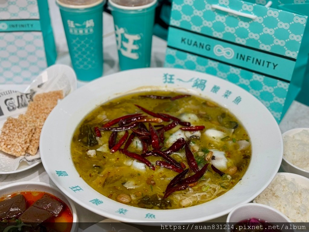 《台北食記》狂一鍋酸菜魚｜插旗台北西門町🚩整間店面Tiffa