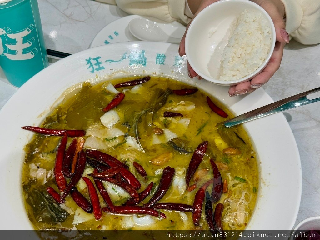 《台北食記》狂一鍋酸菜魚｜插旗台北西門町🚩整間店面Tiffa