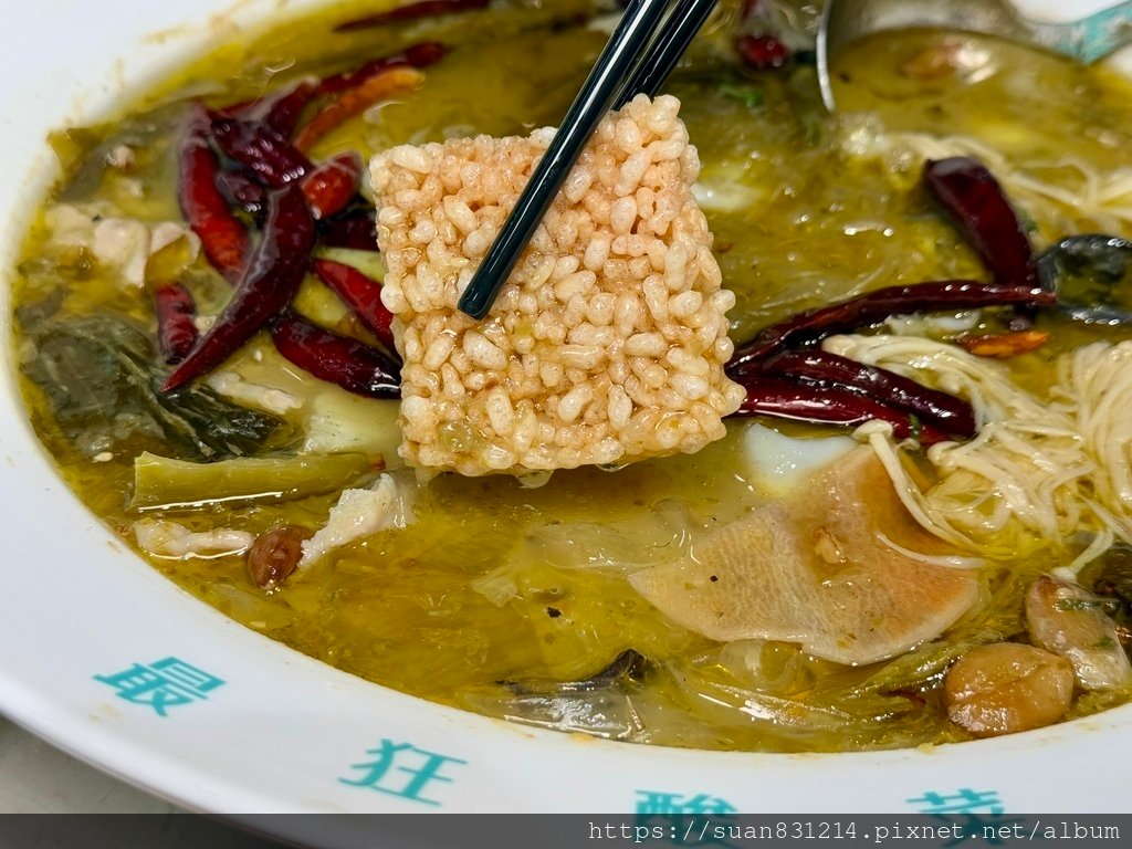 《台北食記》狂一鍋酸菜魚｜插旗台北西門町🚩整間店面Tiffa