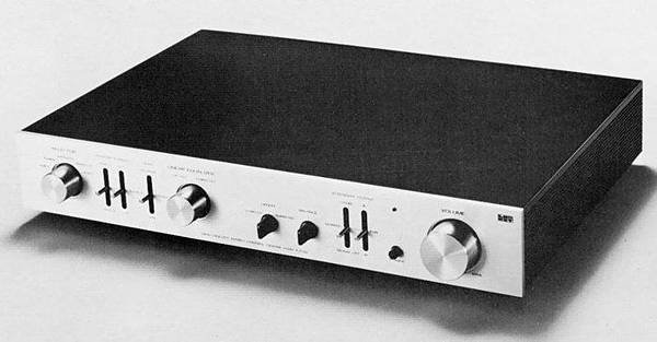 LUXMAN C-3032.jpg