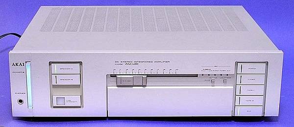 AKAI AM-U61.jpg