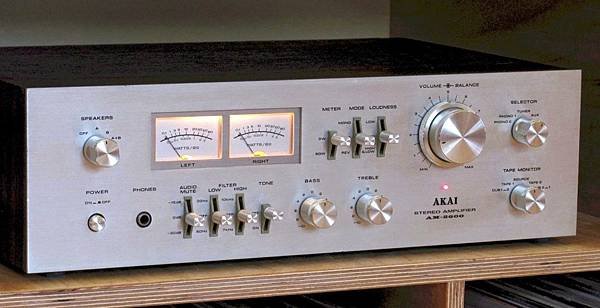 AKAI AM-2600.jpg