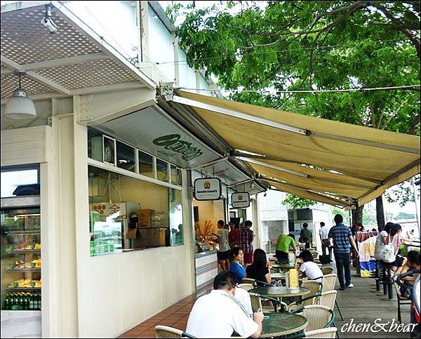 愛之船旁的商店.JPG