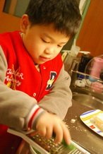 11-02-01 睿睿第一次做三明治