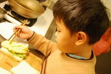 11-02-01 睿睿第一次做三明治