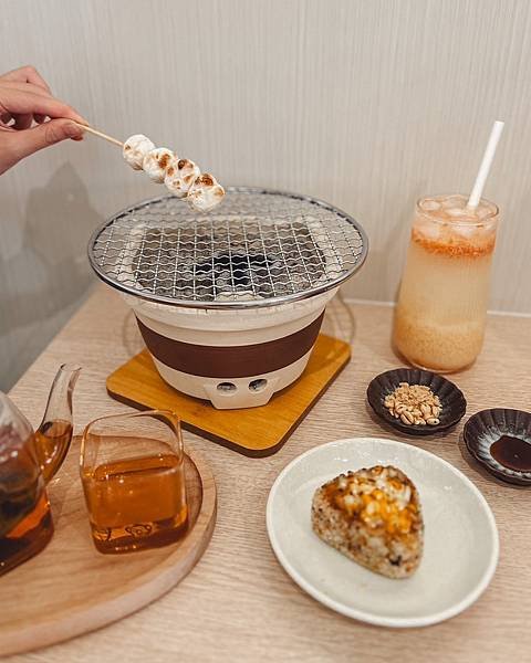 【台中寵物友善】西區 | 翌日十彡，可以DIY烤糰子的日系小