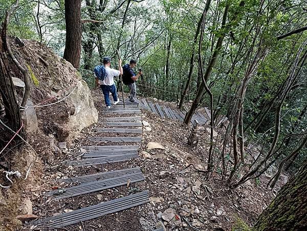 48台中和平環山部落獵人步道階梯教室.jpg