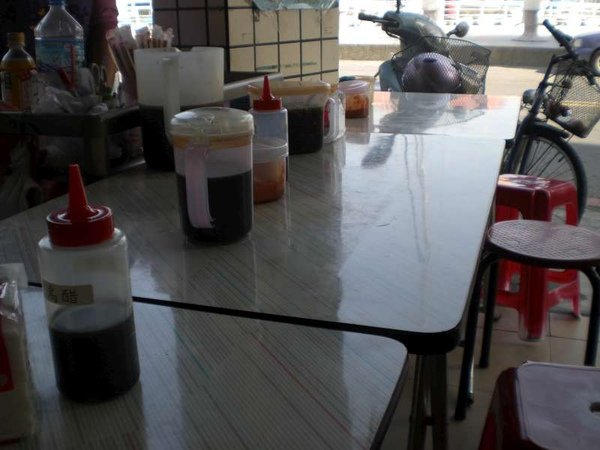 在這邊吃水餃就是爽在醬料自由配.