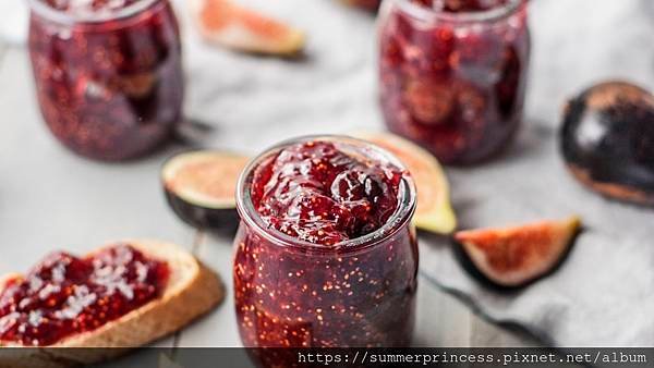 homemade-fresh-fig-jam-3057845-Hero1-5b58a50b46e0fb0024bafbd2.jpg