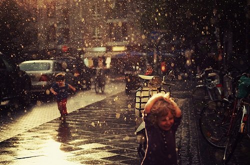 避雨要跑還是走