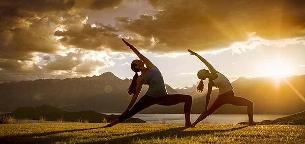 Outdoor-Yoga-in-Queenstown.jpg