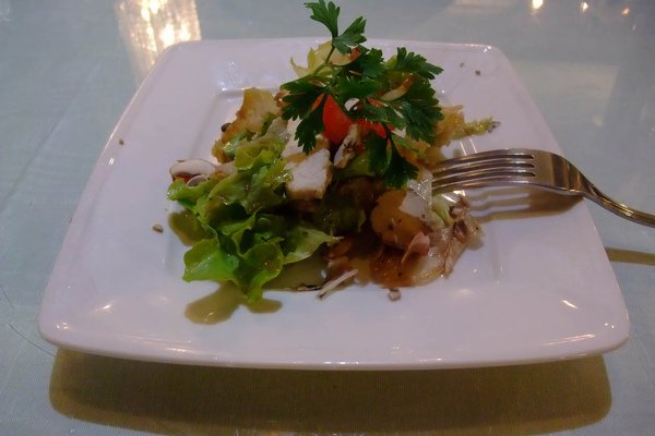 前菜點的沙拉-有點苦苦的捏.JPG