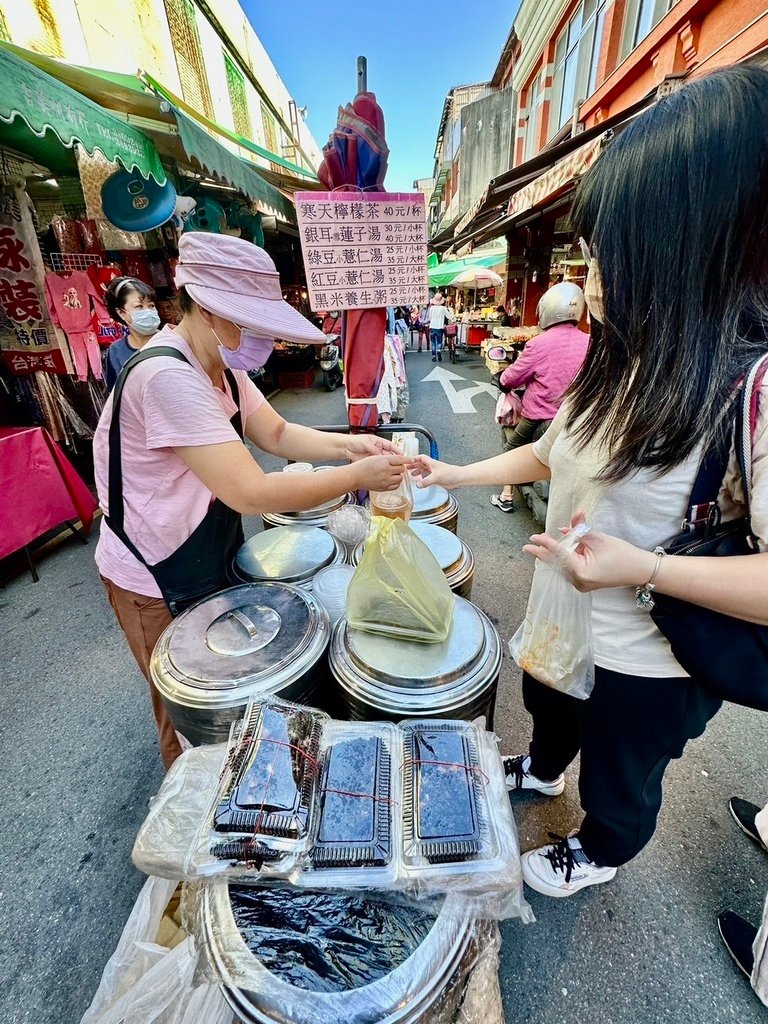 【大溪市場美食】市場旁達摩麵店，市場內小點美食