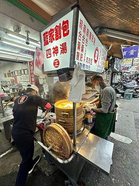 【台北美食】雙月食品社/藍家割包/默潮青蛙撞奶