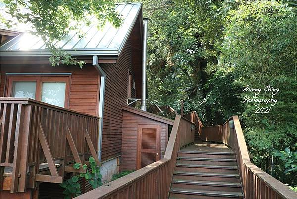 住宿 南投縣鹿谷鄉 蟬說鳳凰亭序 森旅 Chan Shuo 綠建築木屋住宿， 一泊二食 精緻Buffet，住在森林小木屋中、享用唯美玻璃屋裡的餐食(文末有訂房優惠) 桑妮晴的日常紀錄 女攝影師桑妮晴的攝影紀錄  (14).jpg