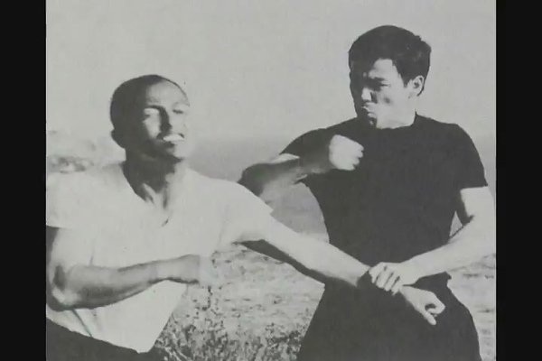 BRUCE LEE THE TEACHER II.avi[14-57-56].JPG