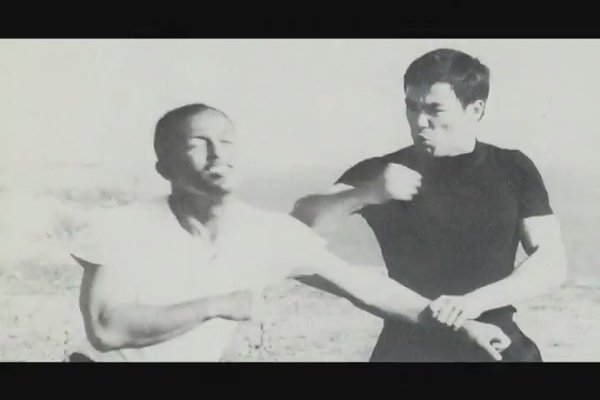 BRUCE LEE THE TEACHER II.avi[14-57-34].JPG