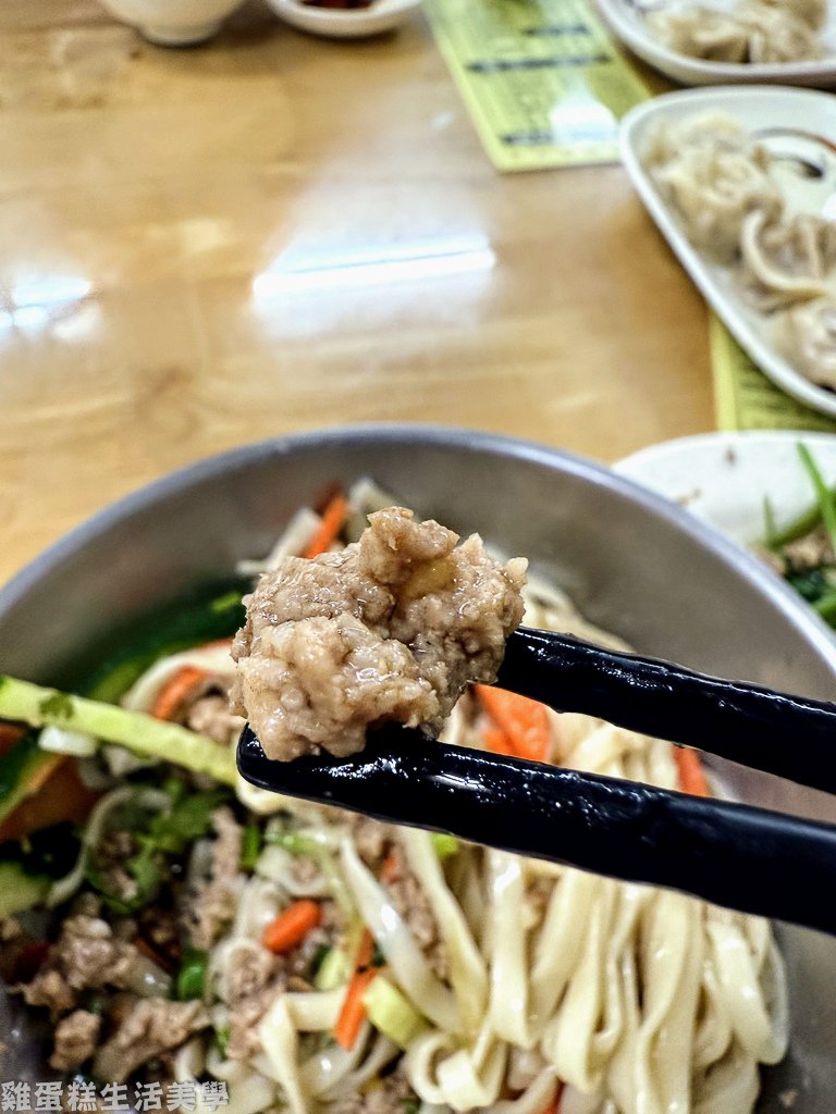 【新竹食記】中央大街餃子王 - 東北酸白菜餃子外皮Q彈內餡超