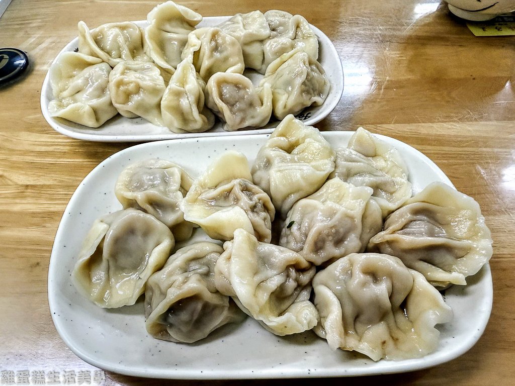 【新竹食記】中央大街餃子王 - 東北酸白菜餃子外皮Q彈內餡超