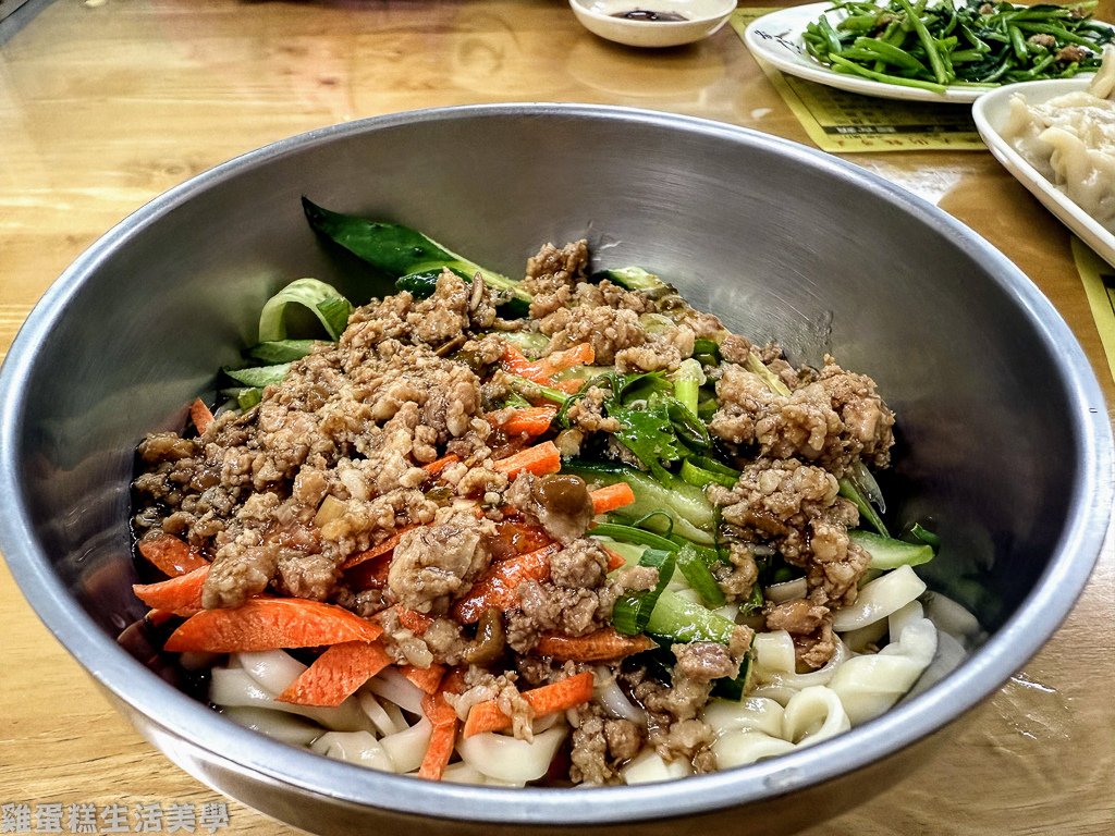 【新竹食記】中央大街餃子王 - 東北酸白菜餃子外皮Q彈內餡超