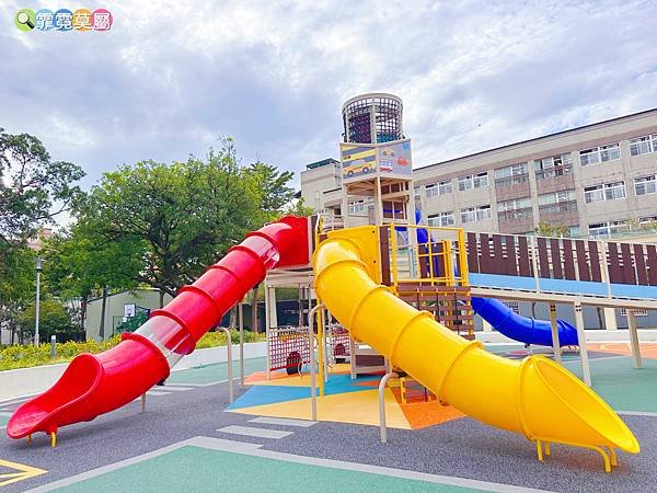 ★桃園公園★ 平鎮文化公園，全新公園樣貌以交通號誌為主題!有