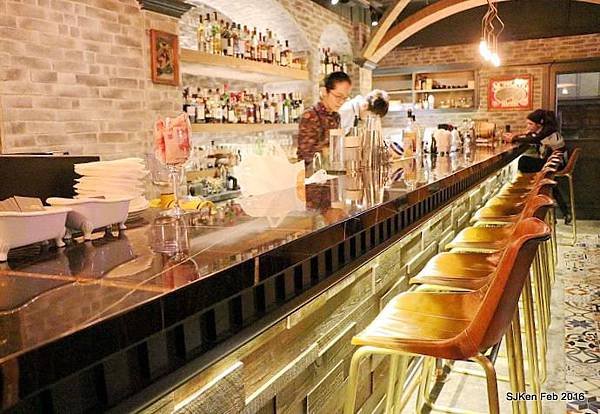013-Closet Restaurant &amp; Bar007.JPG