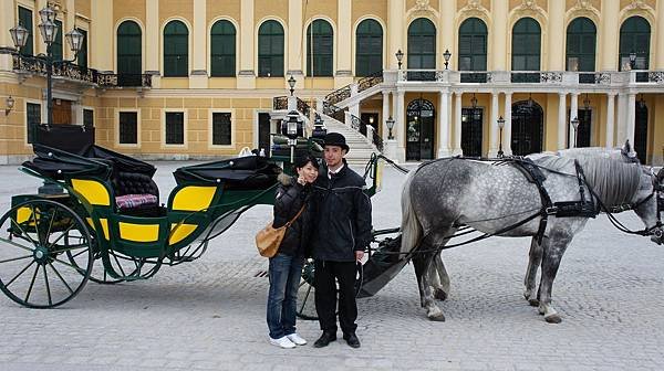 熊布朗宮前的馬車伕.JPG