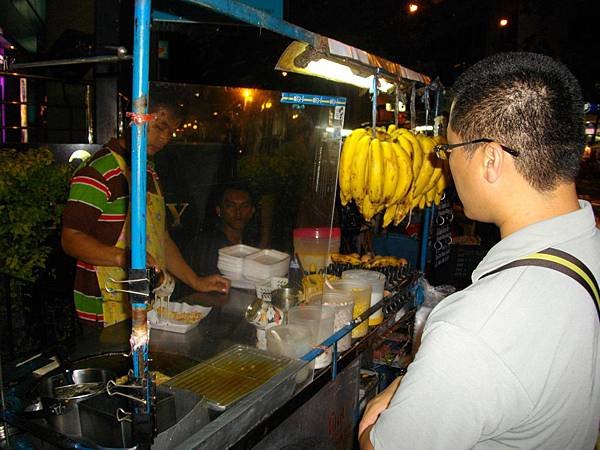 超好吃的香蕉捲餅東南亞特色業夜市小吃.JPG