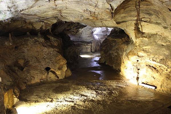 科索沃－卡地美大理石洞穴、民族博物館