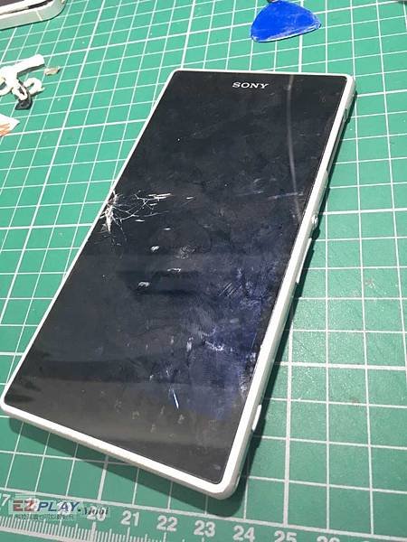 SONY Z1碎了