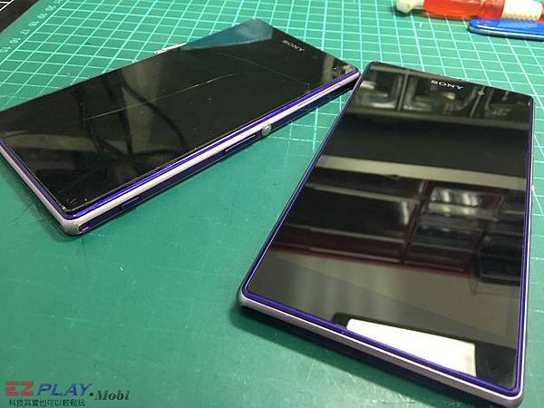 Sony Z1 面板分離了!