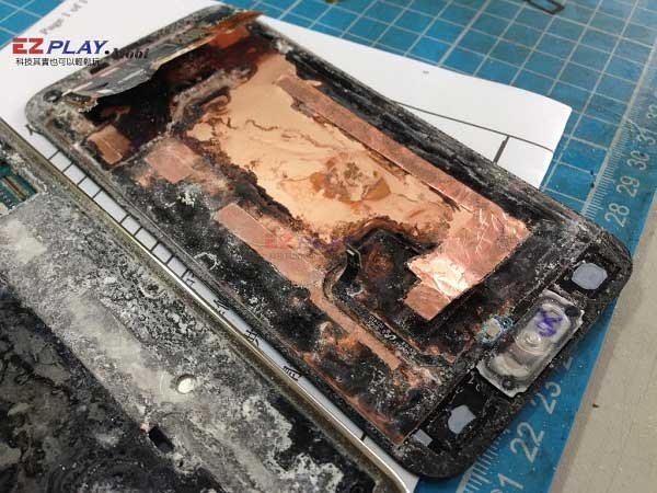 泡溫泉SAMSUNG S5就無法開機了!