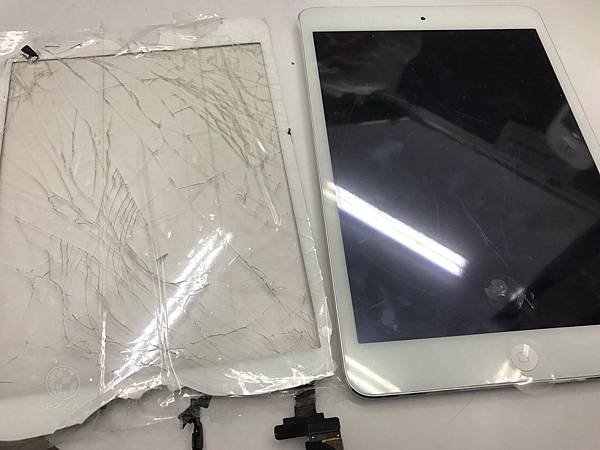 IPAD MINI2面板破裂