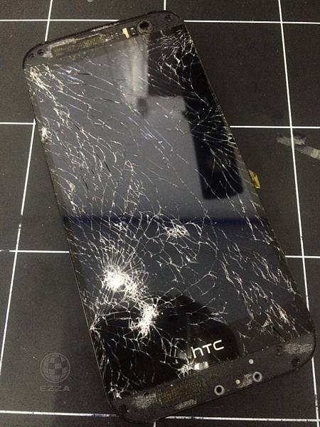 HTC M8又被車輾了