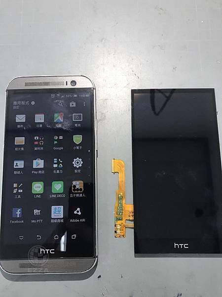 HTC M8液晶受潮不顯