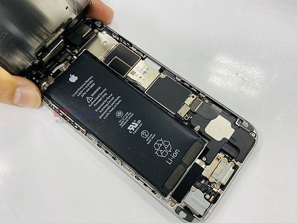 IPHONE6電池膨脹.jpg