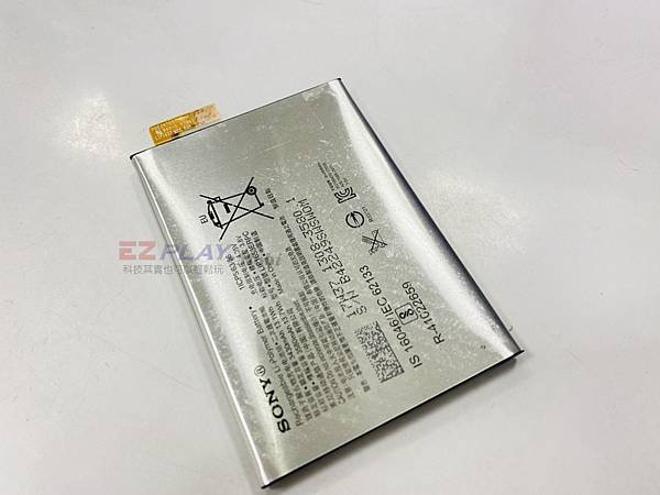 SONY XA1P電池膨脹.jpg