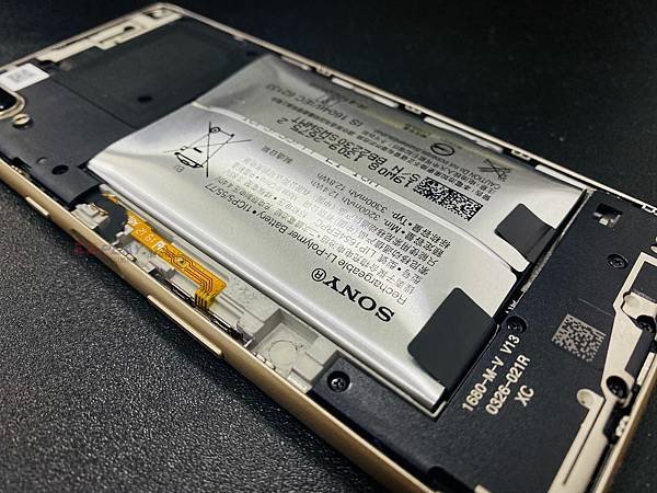 SONY L3電池膨脹.jpg