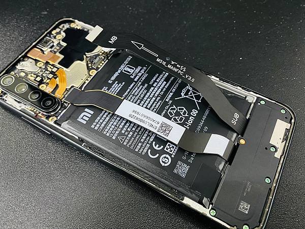 紅米NOTE6PRO更換電池.jpg