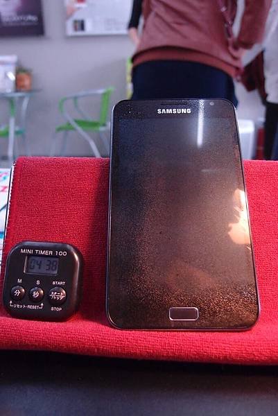 2012-01-27Samsung Galaxy-note(黑色)陳先生-等待封膜中.JPG