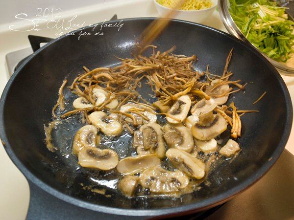 2012_8_23首爾素食-出發-龍山EMART56