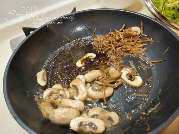 2012_8_23首爾素食-出發-龍山EMART57
