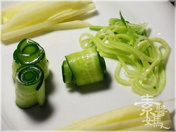 輕食料理-小黃瓜麵與甜菜根沙拉08.jpg