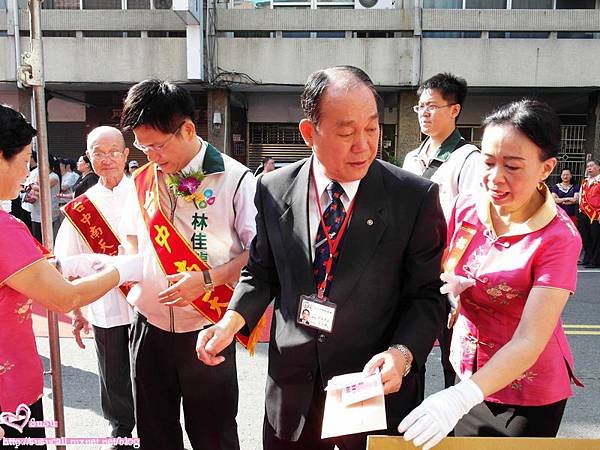 台中市南天宮2011年10月23日60週年千人恭讀 (23).jpg