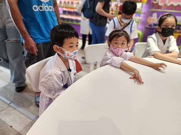 體驗｜大膽玩、放手做「UNIQUE 史萊姆實驗室」台南南紡店