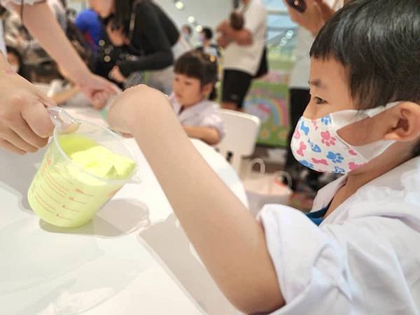 體驗｜大膽玩、放手做「UNIQUE 史萊姆實驗室」台南南紡店