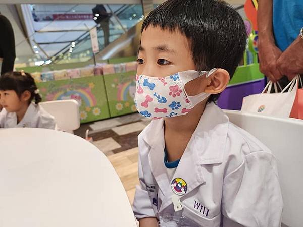 體驗｜大膽玩、放手做「UNIQUE 史萊姆實驗室」台南南紡店